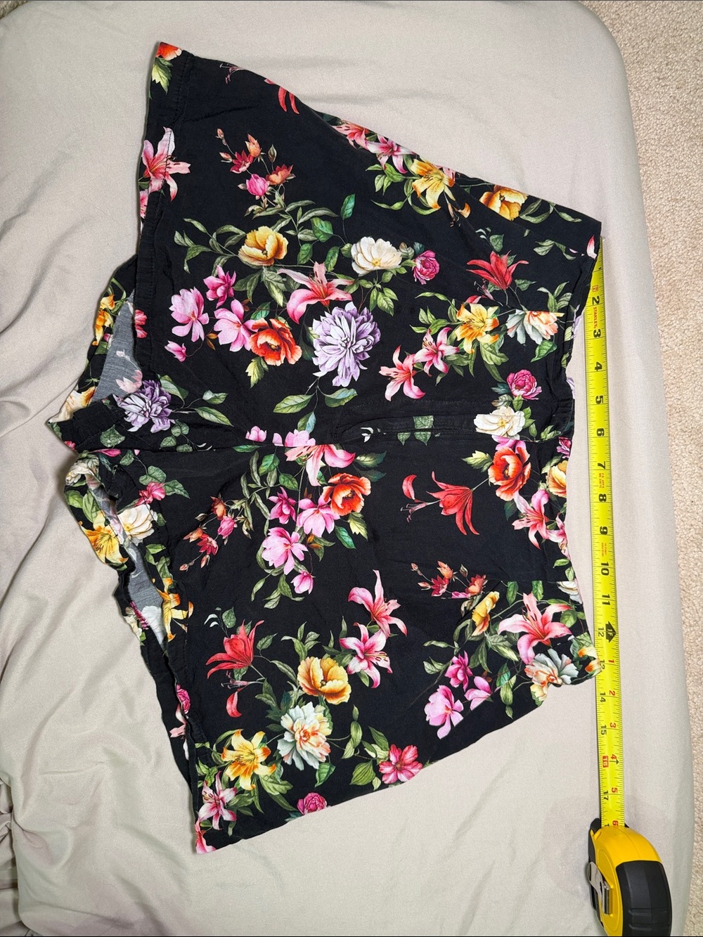 Black Floral shorts from Zara size S/26